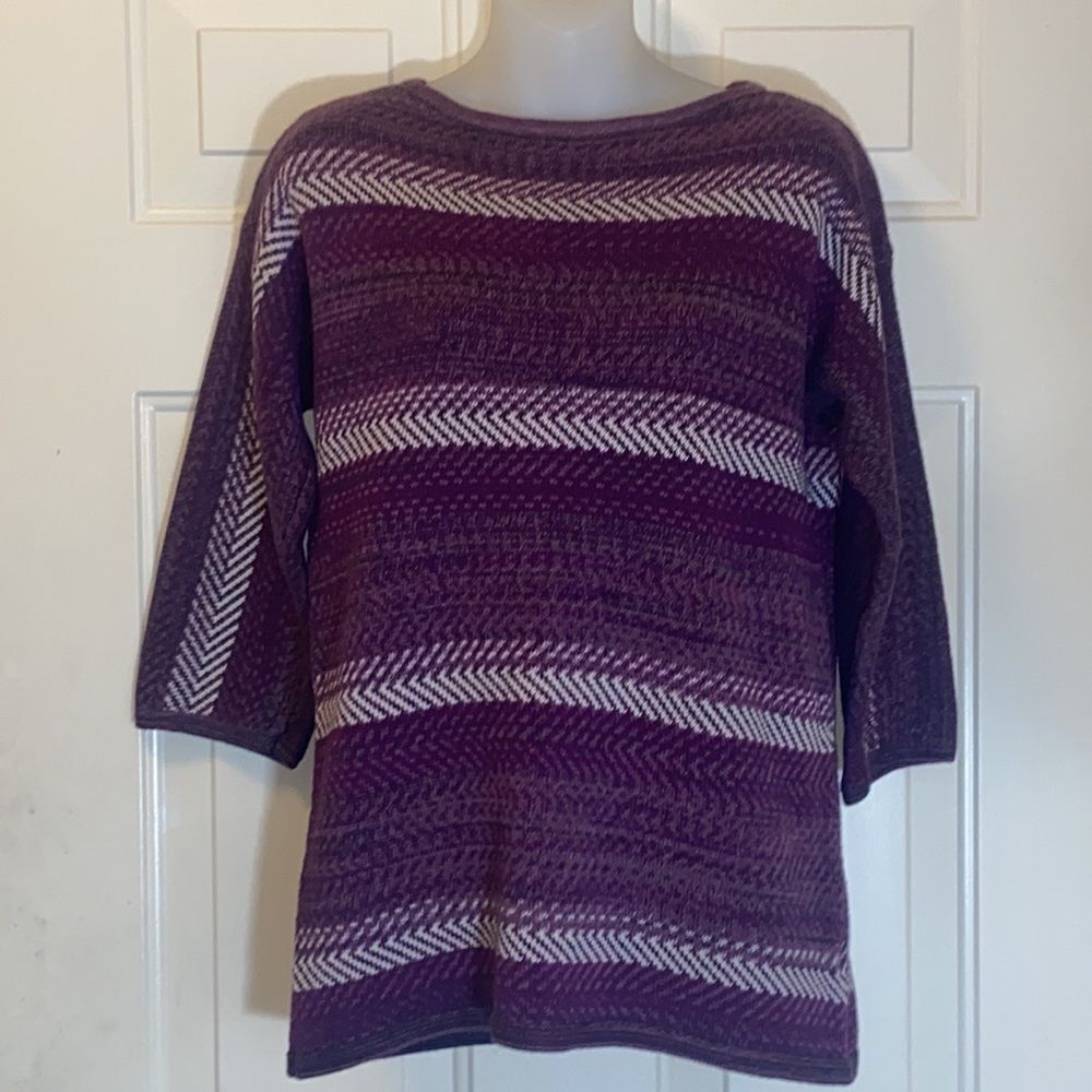 10/$50 CHAPS TOP SWEATER SIZE M